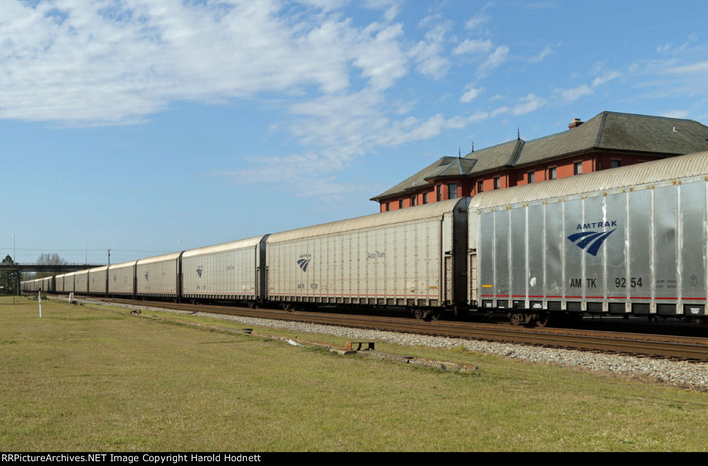 AMTK 9254 is one of many autoracks on train P052